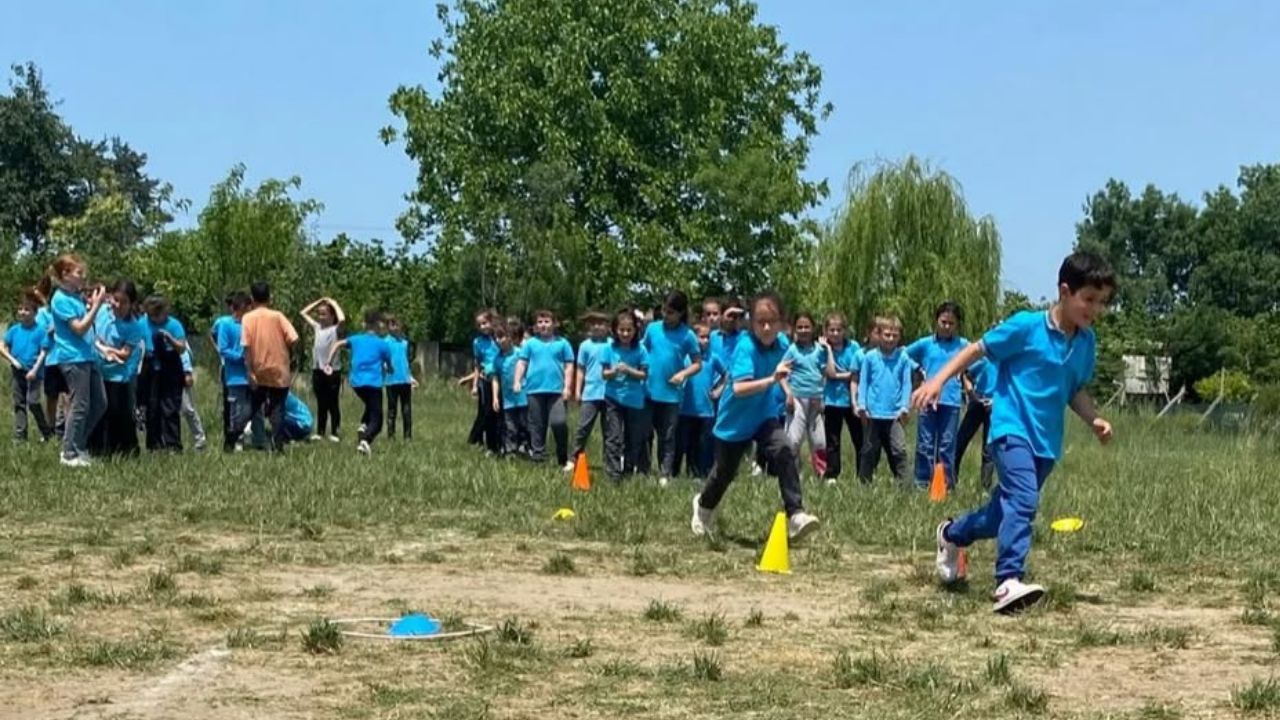 DÜZCE’DE MİNİKLER FİZİKSEL ETKİNLİK OYUNLARIYLA BULUŞUYOR