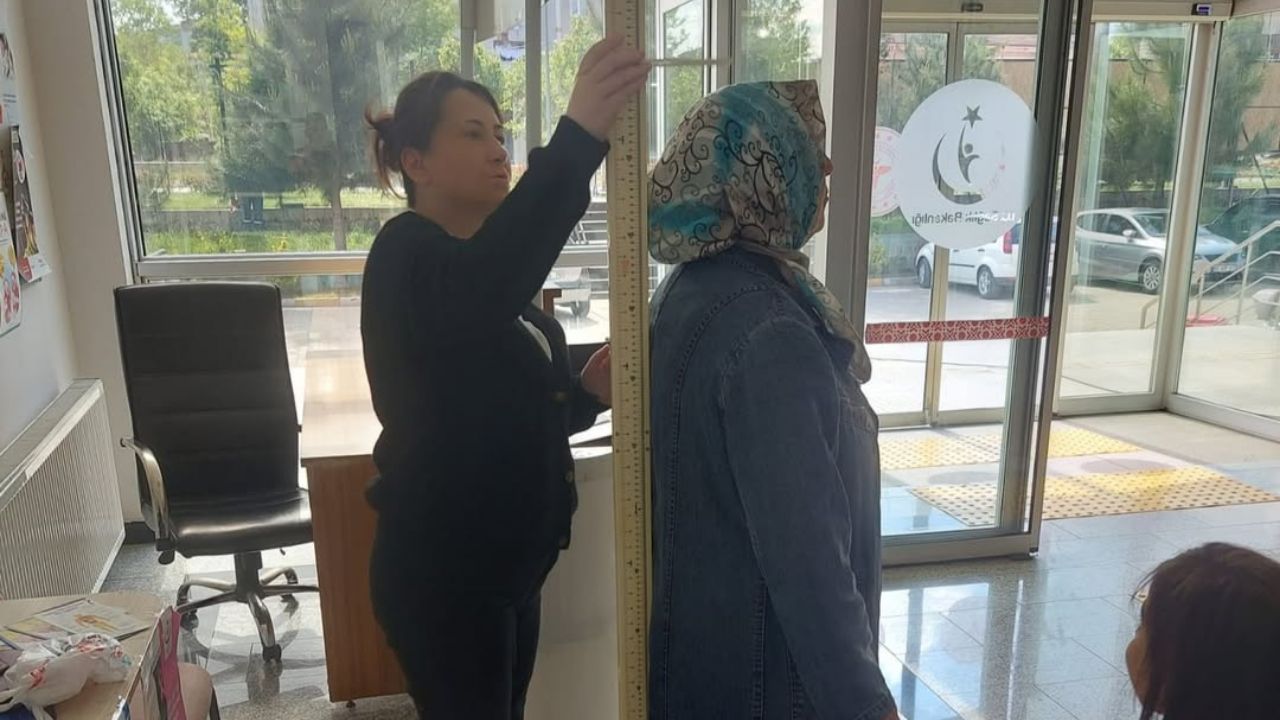 DÜZCE’DE ”İDEAL KİLONU ÖĞREN, SAĞLIKLI YAŞA” PROJESİYLE SAĞLIKLI YAŞAM TEŞVİK EDİLİYOR