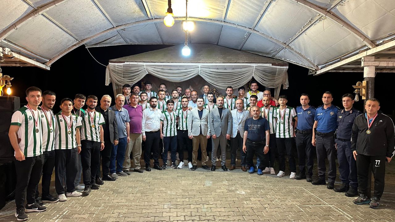 EFTENİSPOR’UN ŞAMPİYONLUK KUTLAMA GECESİ COŞKUYLA GERÇEKLEŞTİ