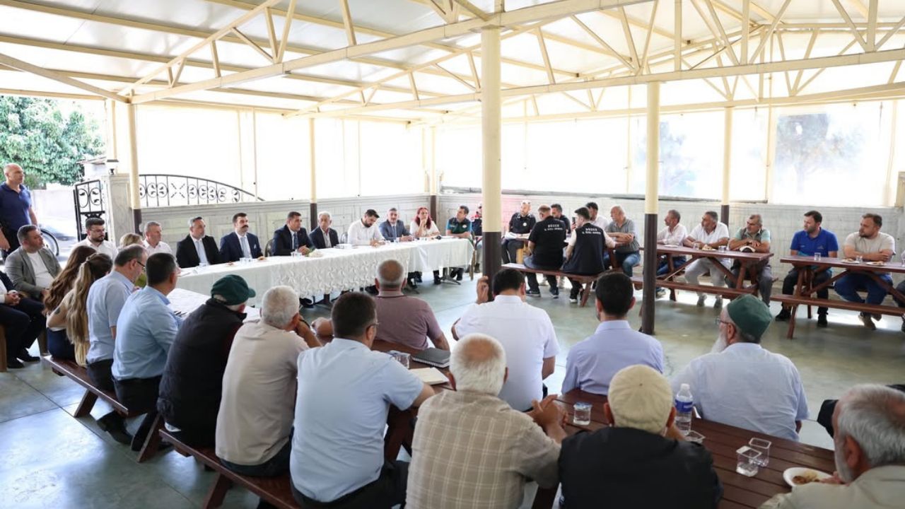 VALİ SELÇUK ASLAN, GÜMÜŞOVA ELMACIK KÖYÜ’NDE VATANDAŞLARLA BULUŞTU