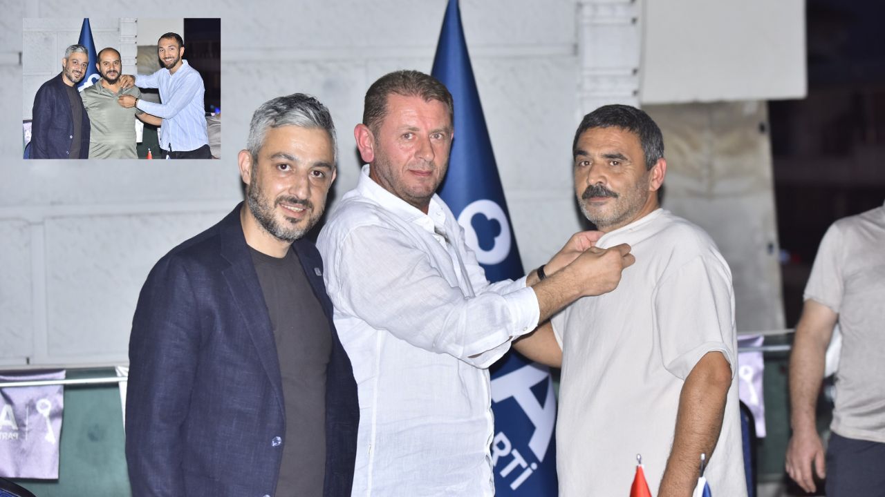 Anahtar Parti Düzce Merkez İlçe Yönetimi Yeni Üyelerine Rozetlerini Takdim Etti
