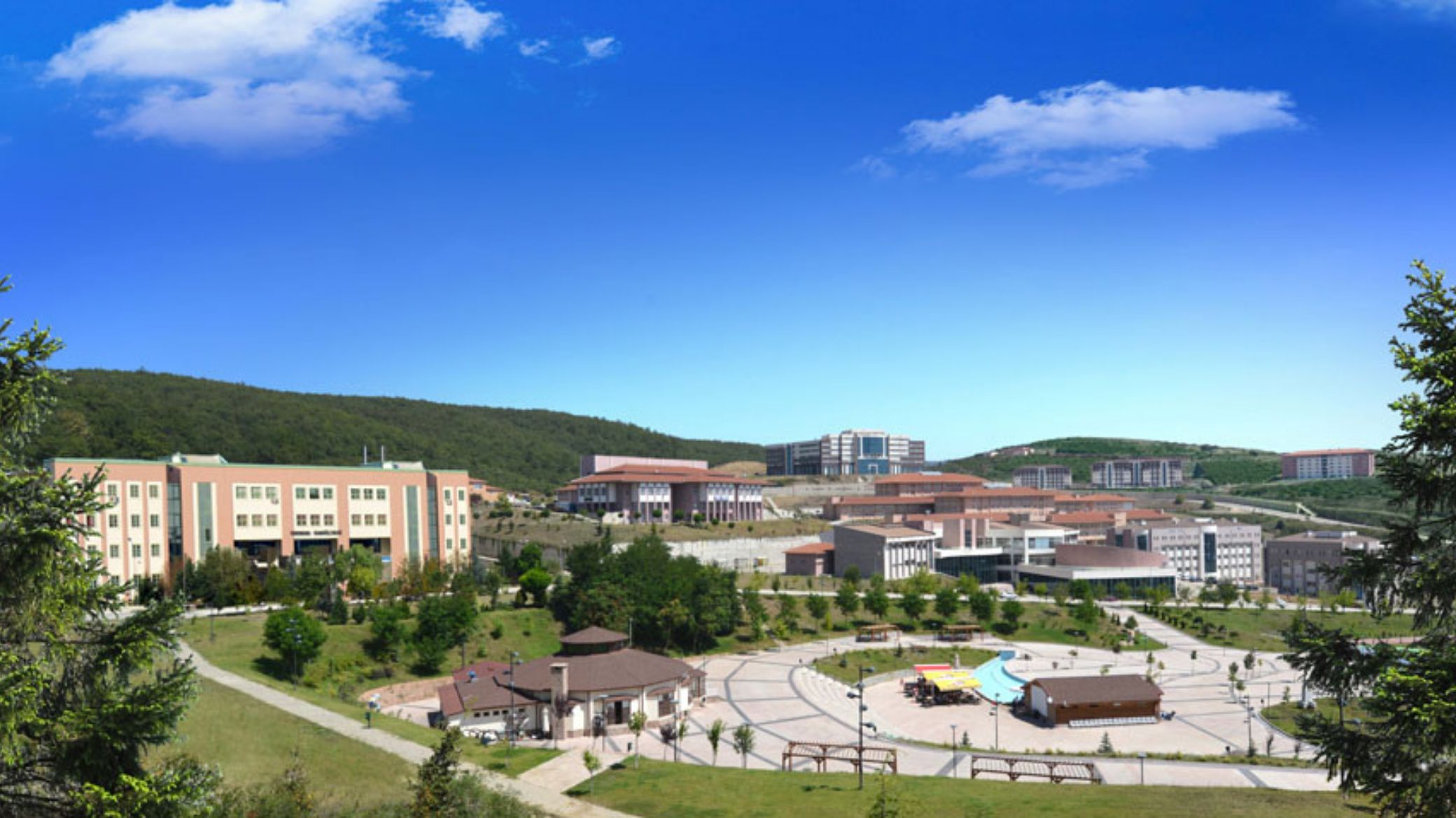 Düzce Üniversitesi Aday Öğrencileri Geleceğe Hazırlıyor