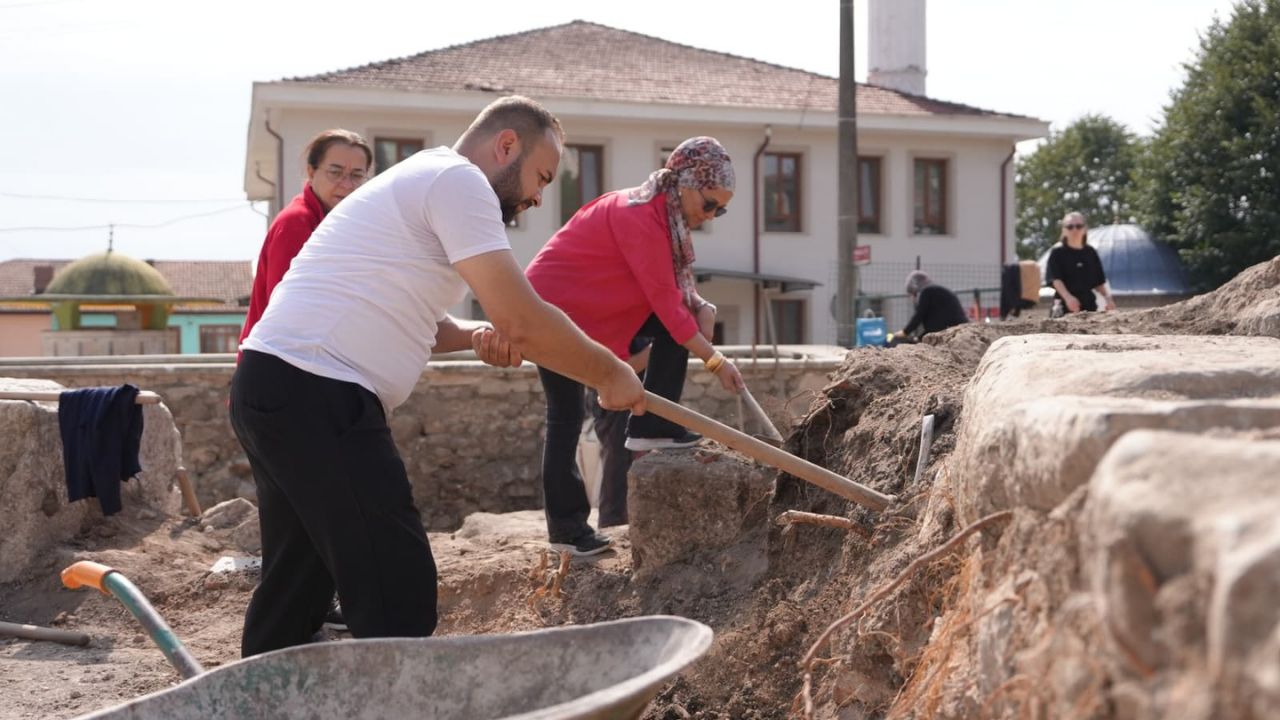 Konuralp Antik Tiyatrosu Kazılarına Düzce Belediyesi’nden Gönüllü Destek