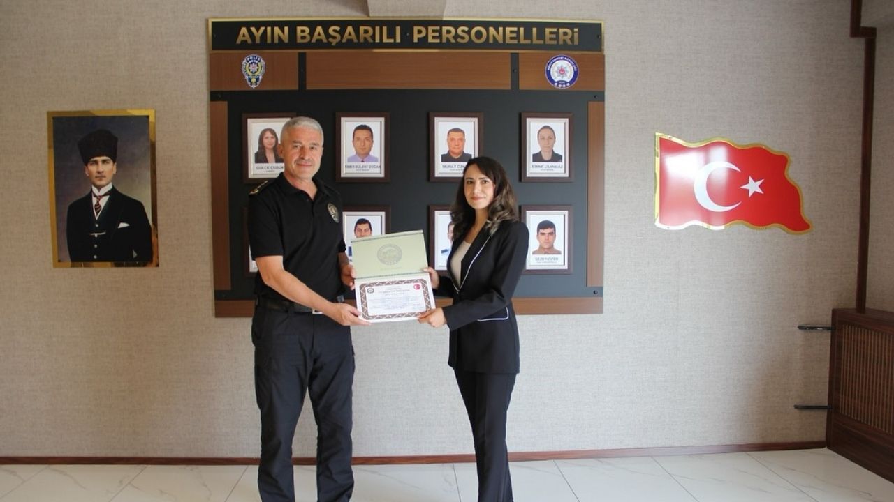 Düzce Emniyeti’nde Ağustos Ayının Başarılı Personeli Ödüllendirildi