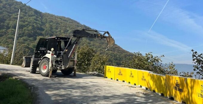 Gölyaka Yunus Efendi Köyü Yoluna Beton Bariyer Desteği