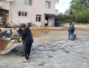 Aydınpınar Köyü’nde Kilit Parke Taşı Çalışmaları Sürüyor