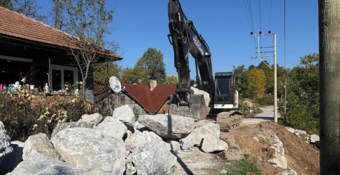 Kaynaşlı Dipsizgöl Köyü’nde Heyelan Tehlikesine Karşı Önlem Alındı