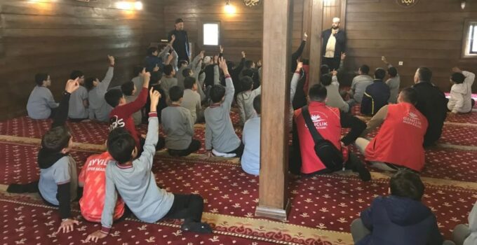 ”Benim Camim” Projesiyle Öğrenciler Tarihi Camilere Yolculuk Yaptı