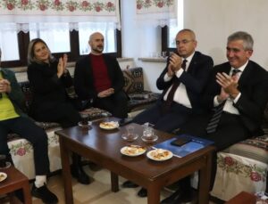 Türk Resim Sanatının Duayeni Devrim Erbil, Akçakoca’da Sanatseverlerle Buluştu