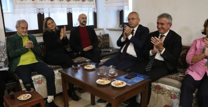 Türk Resim Sanatının Duayeni Devrim Erbil, Akçakoca’da Sanatseverlerle Buluştu