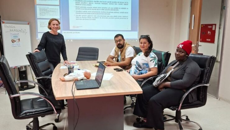 Düzce’de Gebe Okulu ve Bebek Akademisi Eğitimleri Devam Ediyor