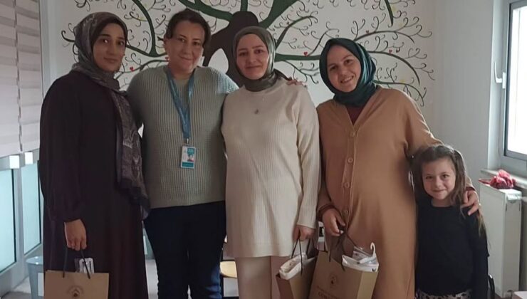 Gümüşova’da Gebe Bilgilendirme Eğitimi Tamamlayan Anne Adaylarına Hediyeler Verildi