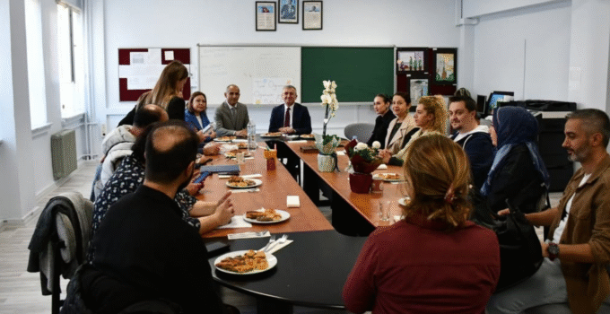 Başkan Fikret Albayrak’tan Akçakoca Sosyal Bilimler Lisesi’ne Ziyaret