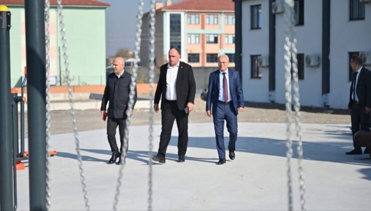 Beyköy’de Gençlik Merkezi ve Futbol Sahasında İncelemeler Gerçekleştirildi