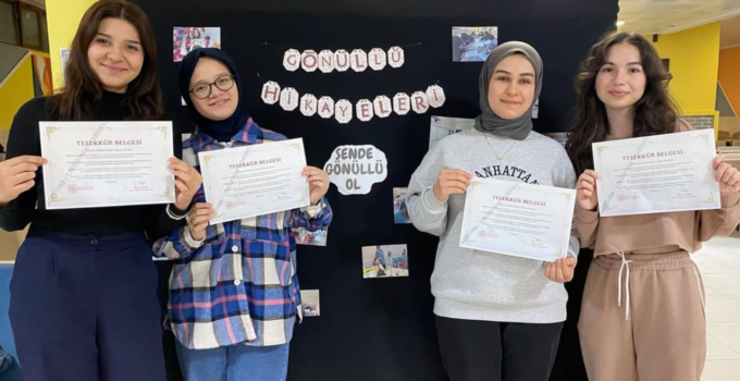 Raziye Begüm Sultan Yurdu’nda “Gönüllü Hikayelerim Panosu” Öğrencilerle Buluştu