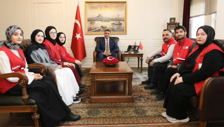 Genç Kızılay’dan Valilik Ziyareti: Başkan İdris Sağlam’a Başarı Dileği