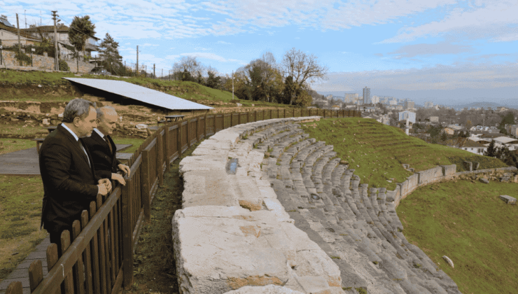 Fahri Doktoralı Osman Okyay, Başkan Özlü ile Konuralp Antik Tiyatro’yu Gezdi