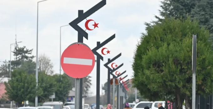 Beyköy Belediyesi’nden Kent Estetiğine Katkı: Yerli Üretim Aydınlatma Direkleri Şehir Merkezine Yerleştirildi