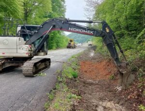 Tavak Köyü’nde Heyelan Sonrası Kanal Temizliği Sürüyor